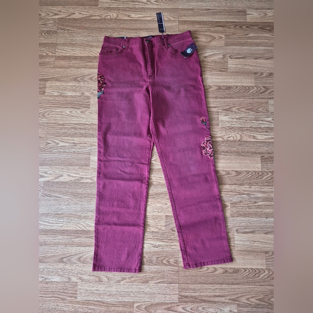 Gloria Vanderbilt 14 Average Women's Slimming Jeans with Rose Pattern Brand new.
